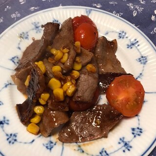 牛カルビ肉とミニトマト、コーンの炒めもの